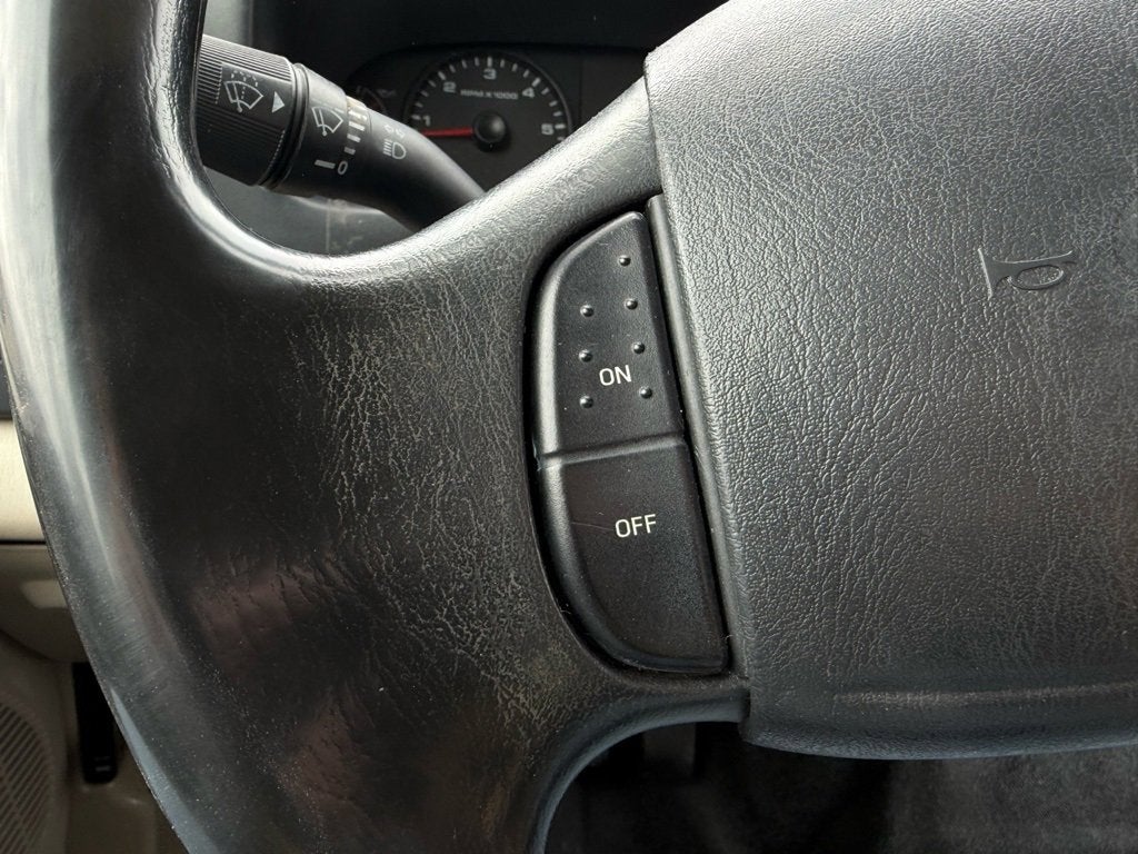 2005 Ford Super Duty F-350 DRW XL