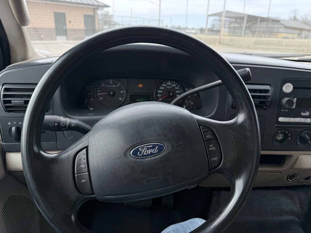 2005 Ford Super Duty F-350 DRW XL