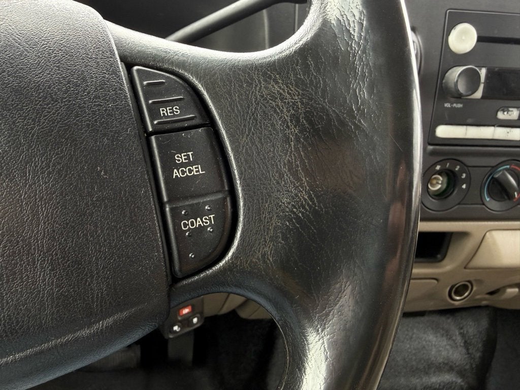 2005 Ford Super Duty F-350 DRW XL