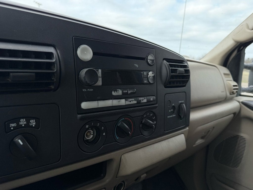 2005 Ford Super Duty F-350 DRW XL