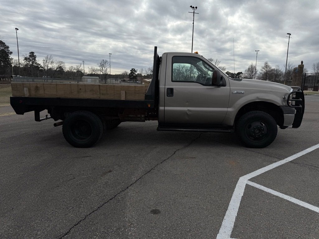 2005 Ford Super Duty F-350 DRW XL
