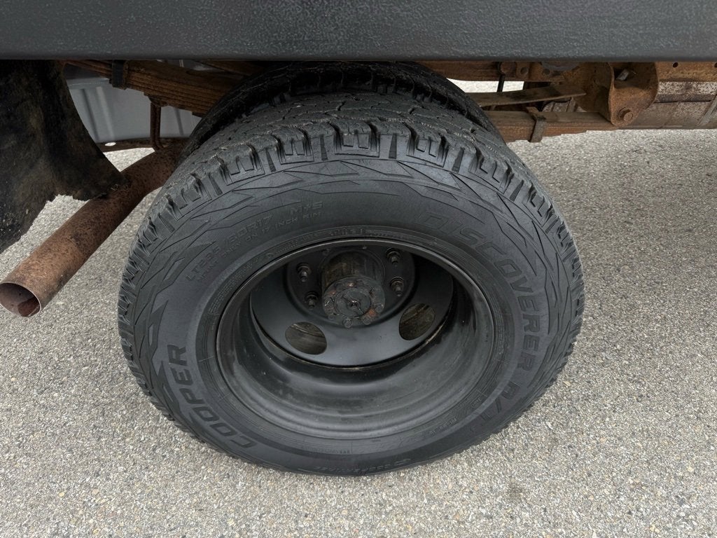 2005 Ford Super Duty F-350 DRW XL