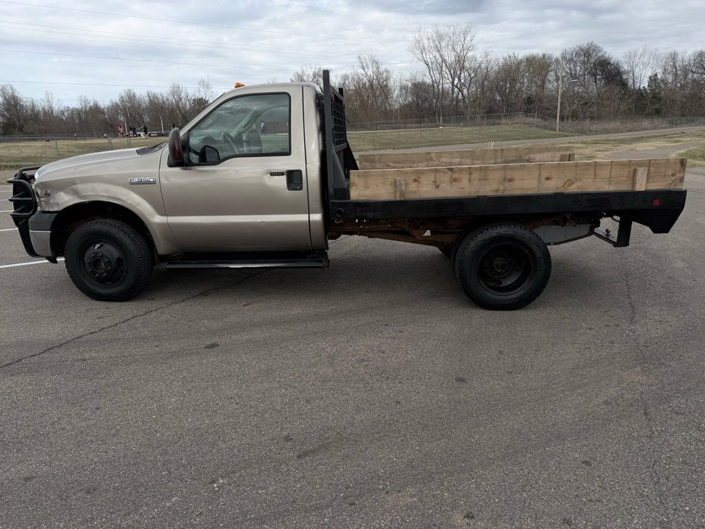 2005 Ford Super Duty F-350 DRW XL