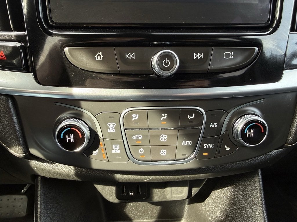 2022 Chevrolet Traverse LT Leather