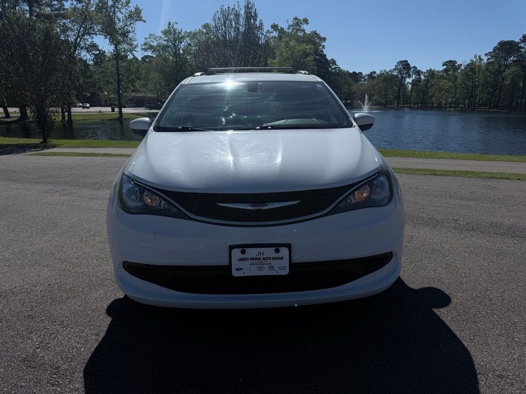 2021 Chrysler Voyager LXI