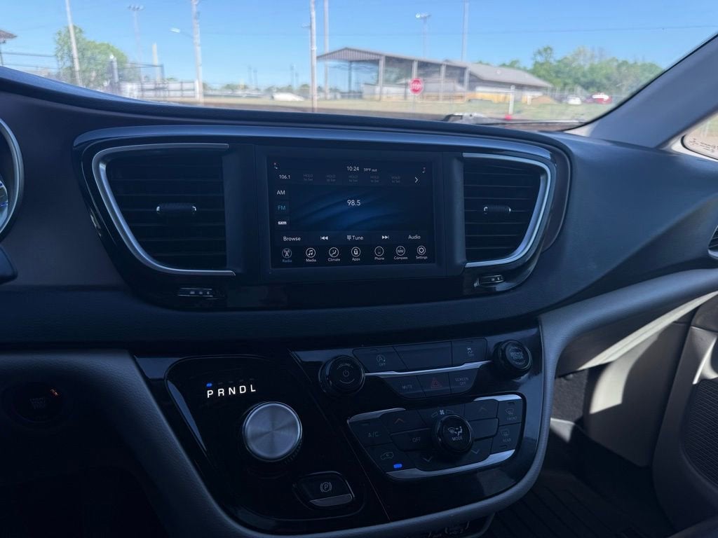 2021 Chrysler Voyager LXI