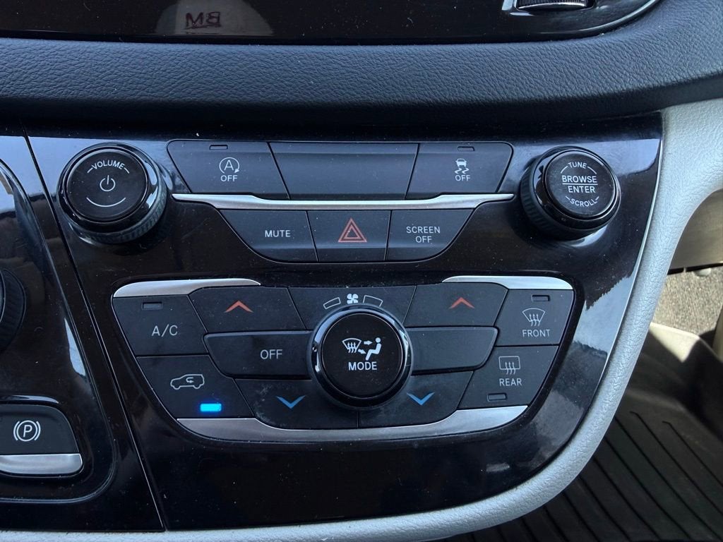 2021 Chrysler Voyager LXI