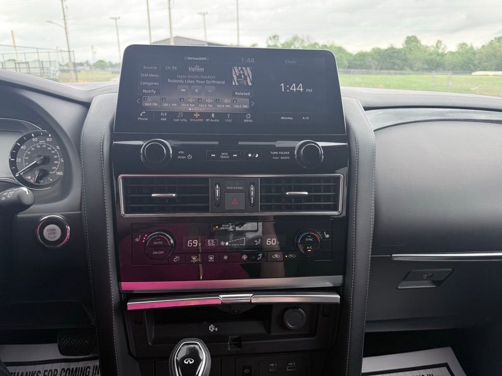 2024 INFINITI QX80 LUXE