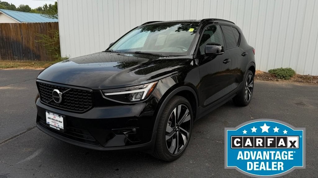 2023 Volvo XC40 B4 Plus Dark Theme