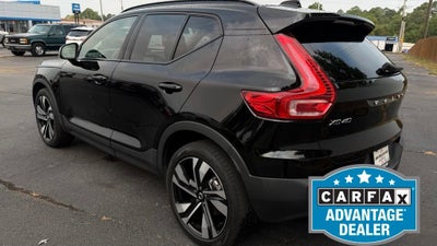 2023 Volvo XC40 B4 Plus Dark Theme