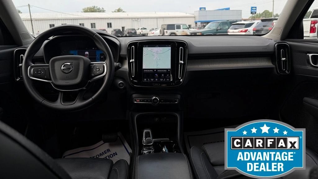 2023 Volvo XC40 B4 Plus Dark Theme