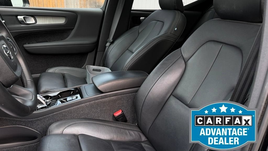 2023 Volvo XC40 B4 Plus Dark Theme