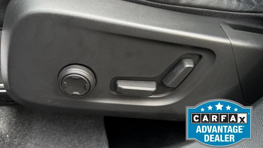 2023 Volvo XC40 B4 Plus Dark Theme