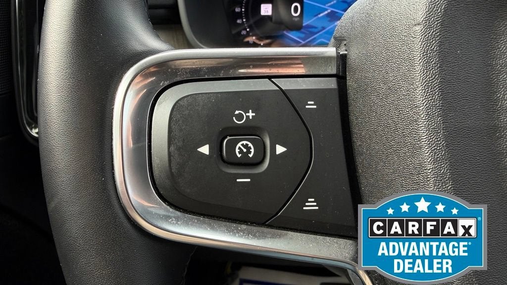2023 Volvo XC40 B4 Plus Dark Theme