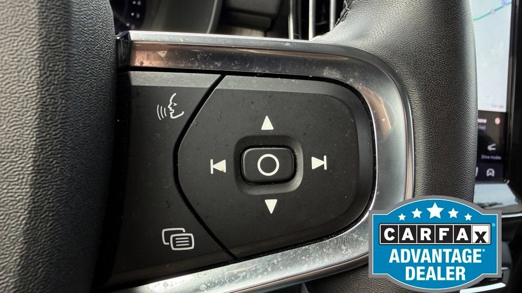 2023 Volvo XC40 B4 Plus Dark Theme