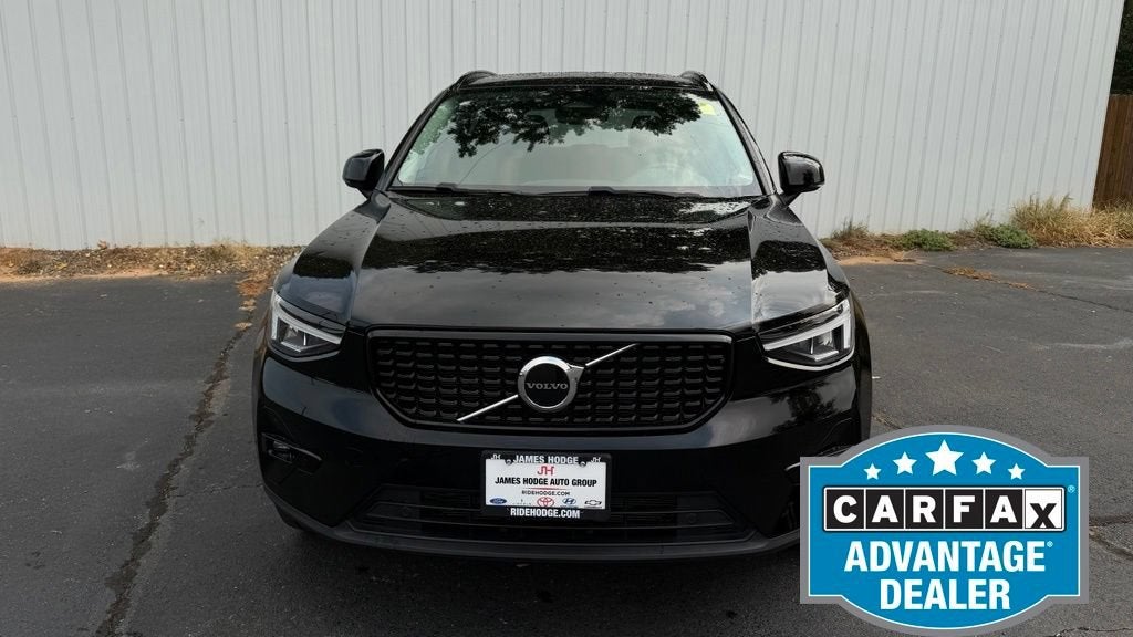 2023 Volvo XC40 B4 Plus Dark Theme