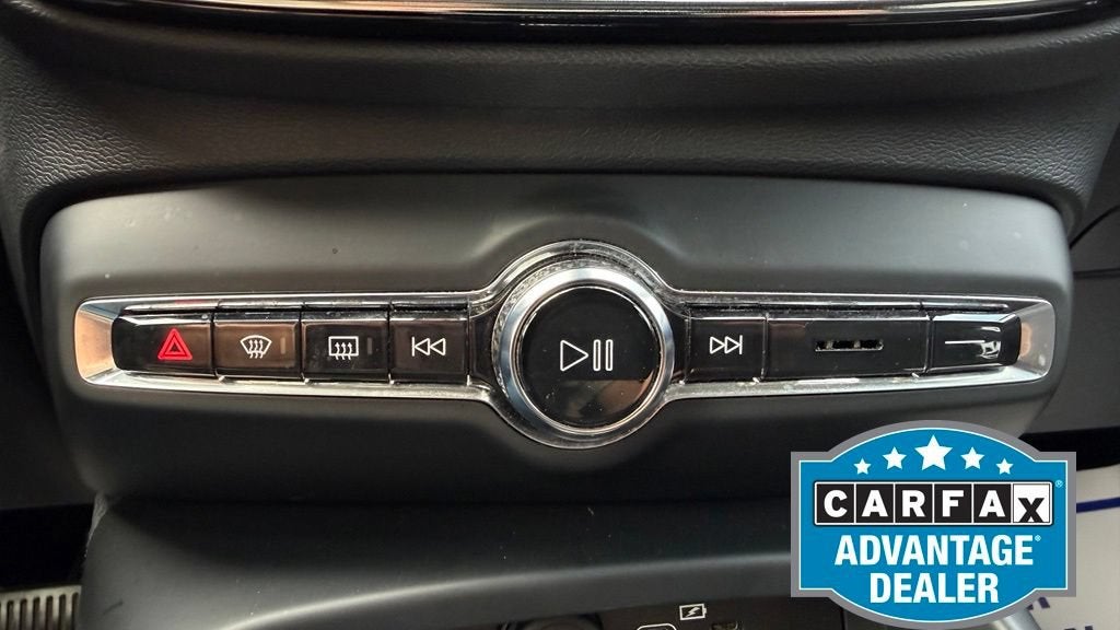 2023 Volvo XC40 B4 Plus Dark Theme