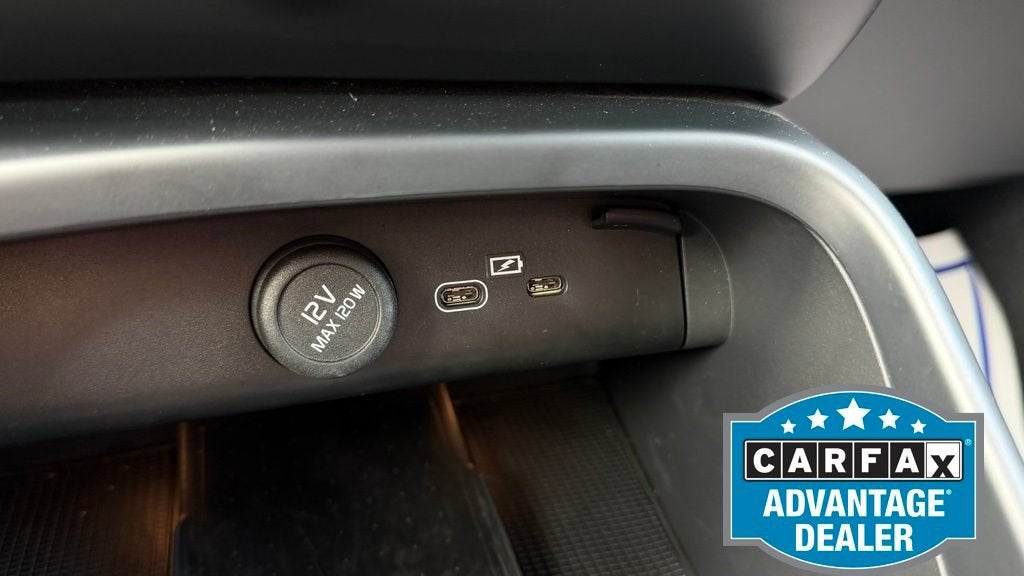 2023 Volvo XC40 B4 Plus Dark Theme