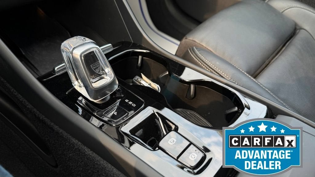 2023 Volvo XC40 B4 Plus Dark Theme