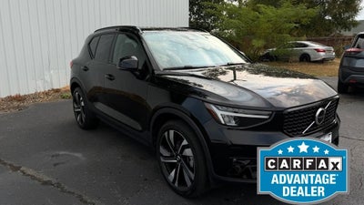 2023 Volvo XC40 B4 Plus Dark Theme