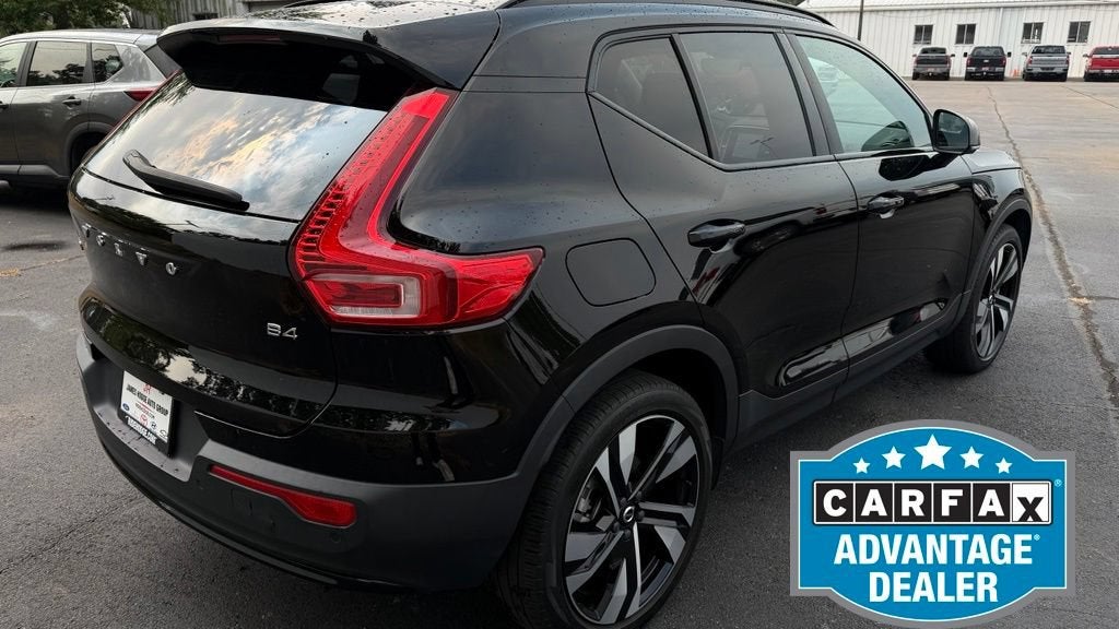 2023 Volvo XC40 B4 Plus Dark Theme