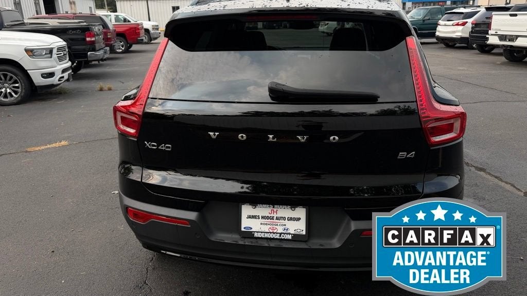 2023 Volvo XC40 B4 Plus Dark Theme
