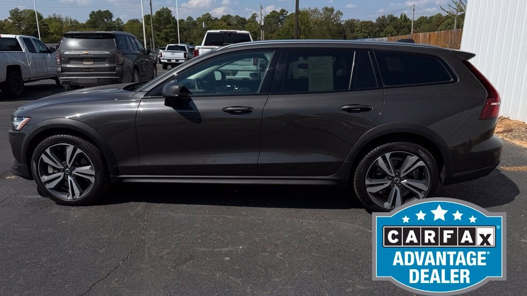 2025 Volvo V60 Cross Country Plus, B5 AWD Gas (mild hybrid)