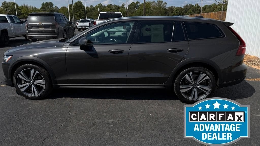 2025 Volvo V60 Cross Country Plus, B5 AWD Gas (mild hybrid)