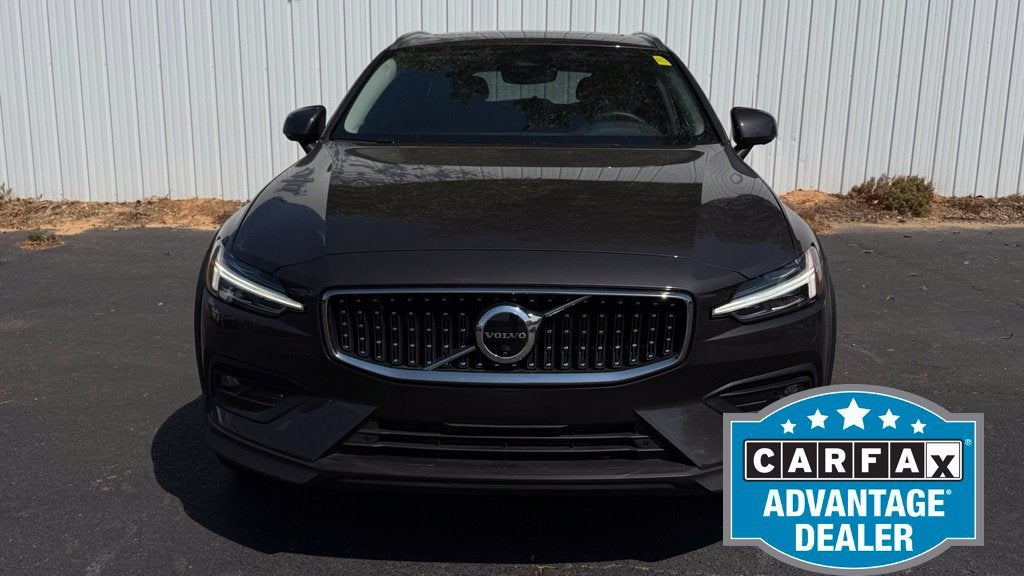 2025 Volvo V60 Cross Country Plus, B5 AWD Gas (mild hybrid)